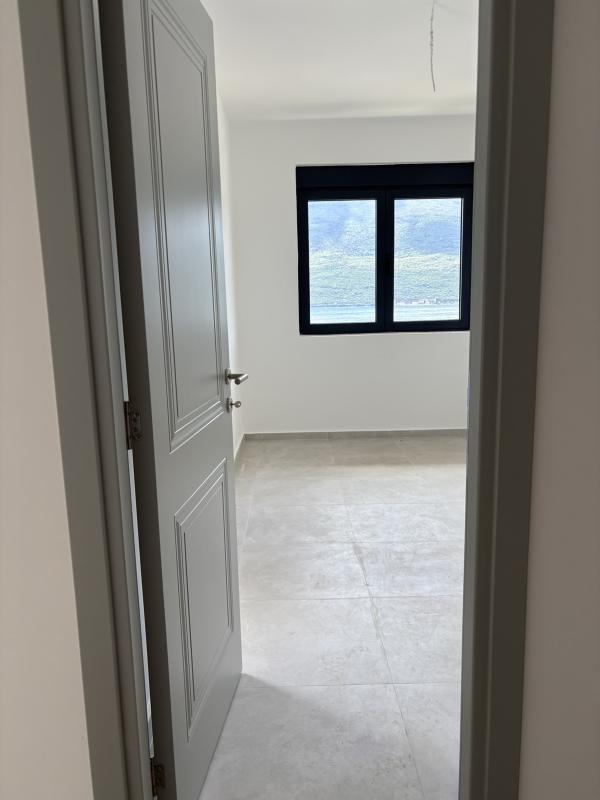 1 bedroom apartment for sale in a complex under construction in Baošići.