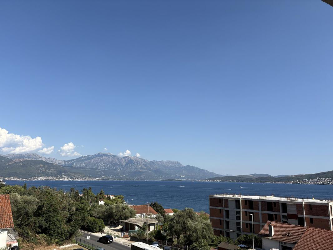 1 bedroom apartment for sale in a complex under construction in Baošići.