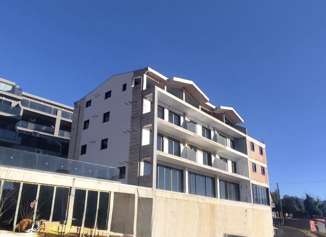 1 bedroom apartment for sale in a complex under construction in Baošići.
