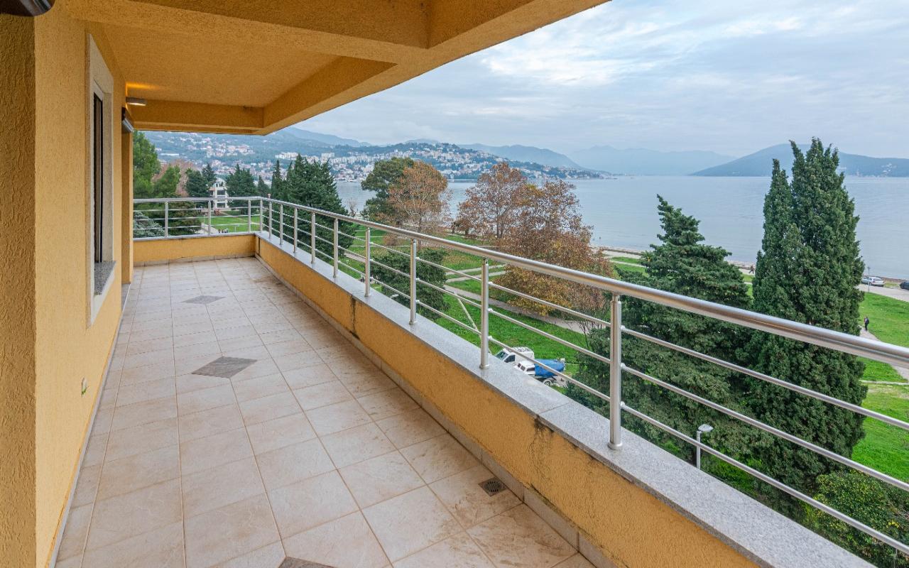 1-Bed 60m2 First Line Sea Apartment with Garage in Igalo