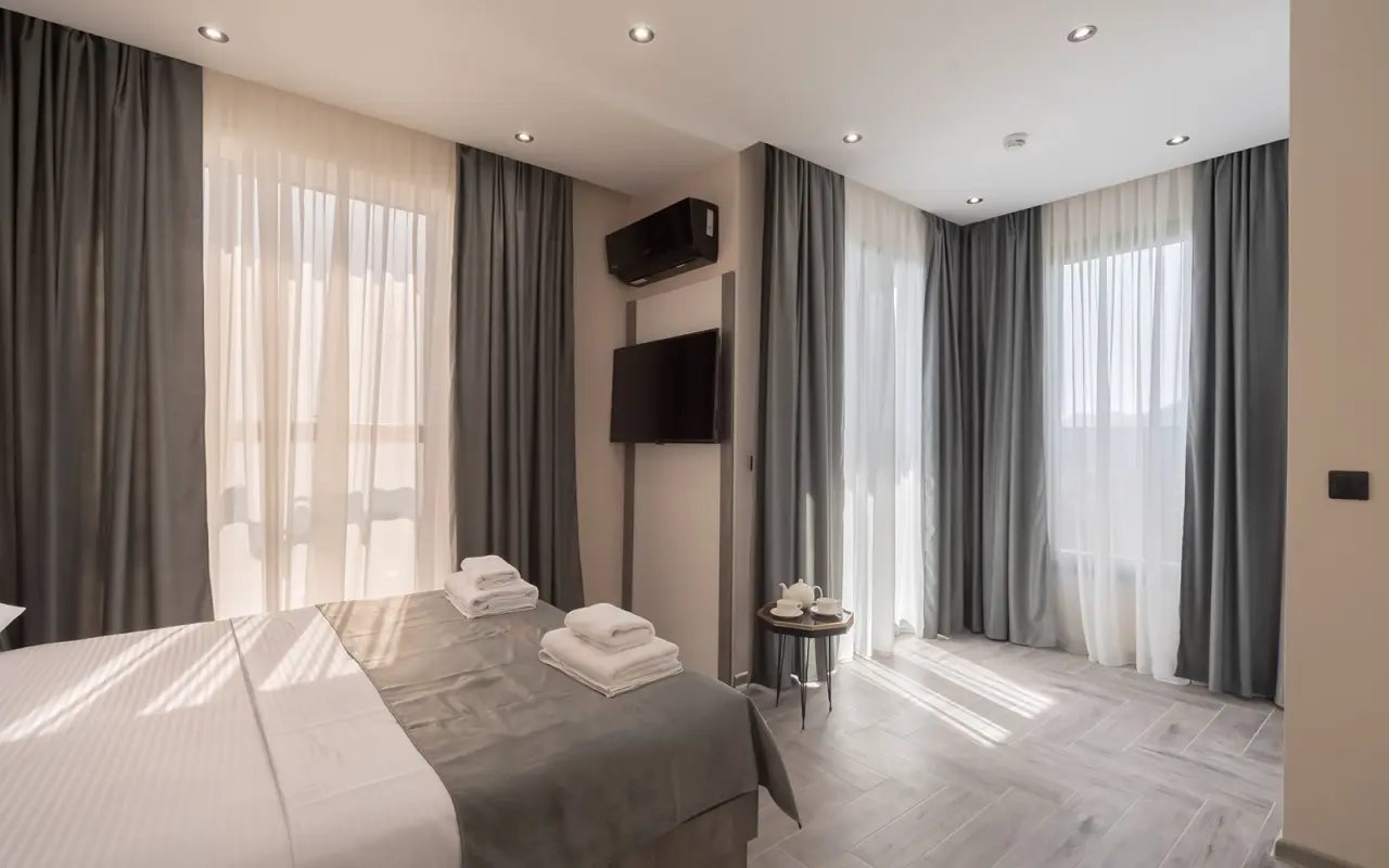 Luxury Studio in 4-Star Hotel with Pool & Terrace