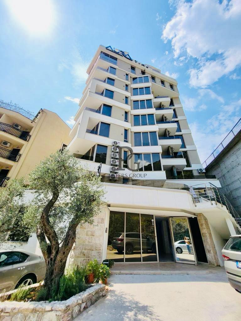 Studio apartment with a large terrace in a complex with a swimming pool in Rafailovici for sale