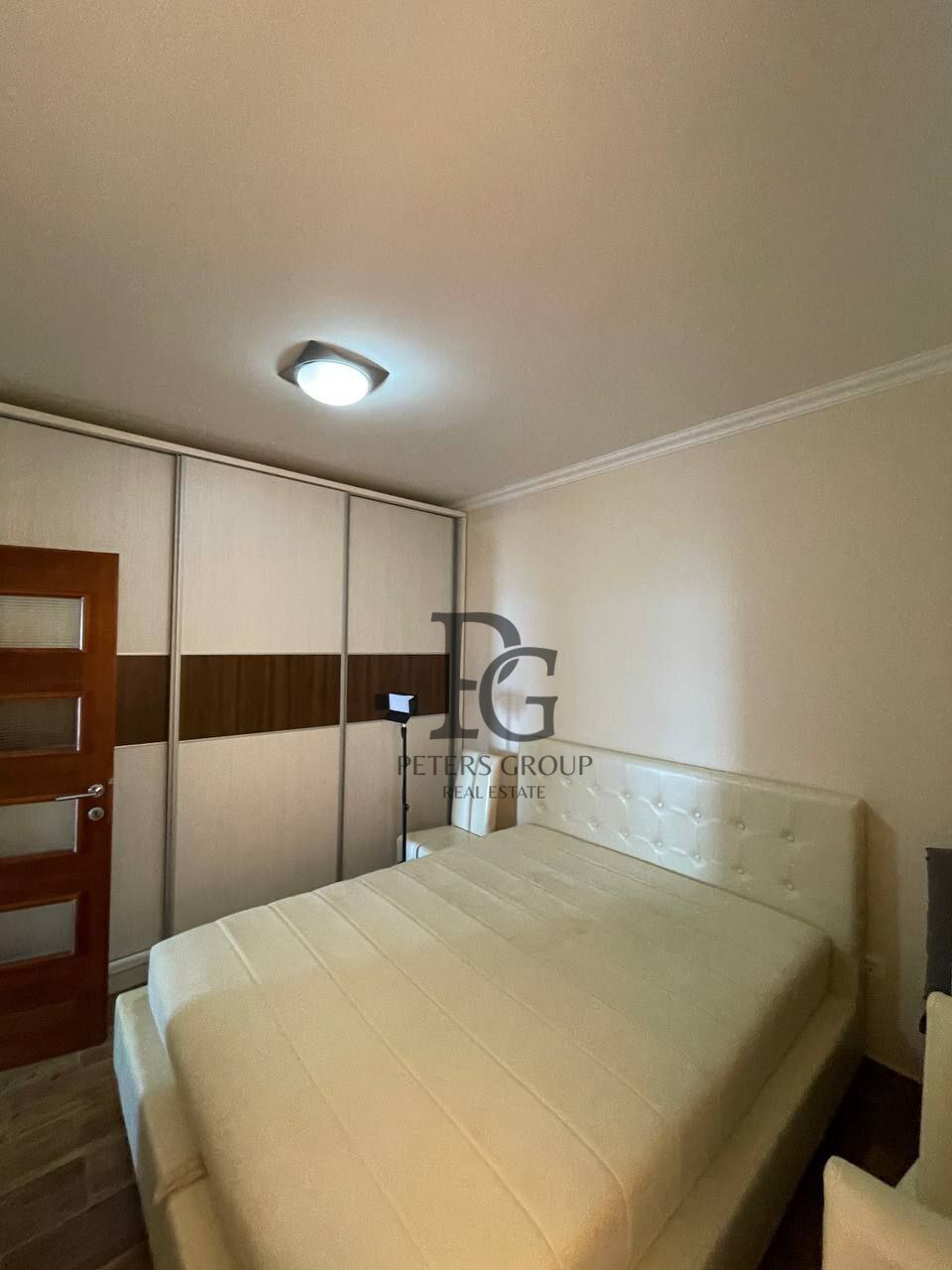 Prostran stan sa dve spavaće sobe i odličnim pogledom na more u letovalištu Dobra Voda na prodaju