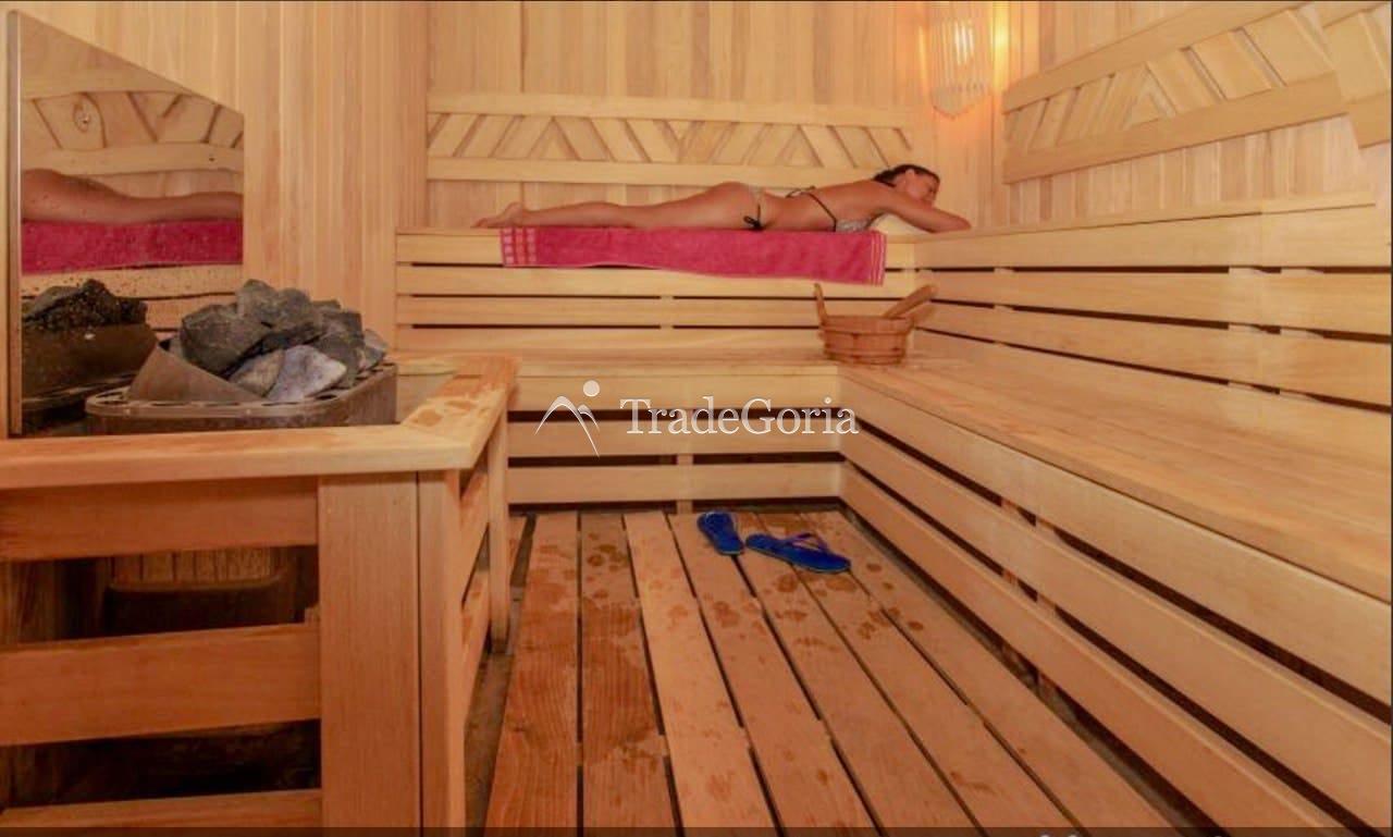 Просторная квартира на первой линии с 2 спальнями, в комплексе с бассейном и прекрасным видом на мо