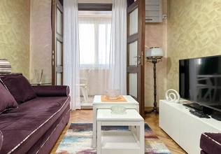 One-bedroom apartment with sea and mountain views in the very center of Budva, 200 meters to the se