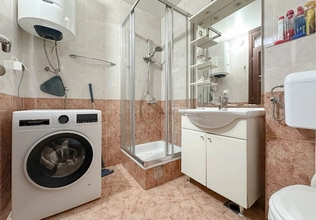 One-bedroom apartment with sea and mountain views in the very center of Budva, 200 meters to the se