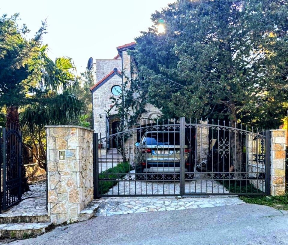 Modern three-level house in traditional Mediterranean style near the sea, close to Sutomore