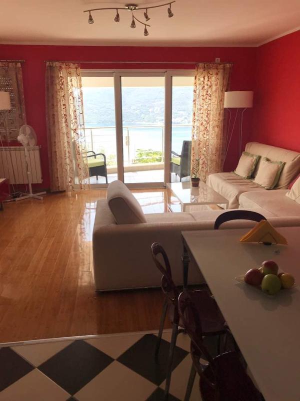 Apartment for sale with sea view in Herceg Novi.