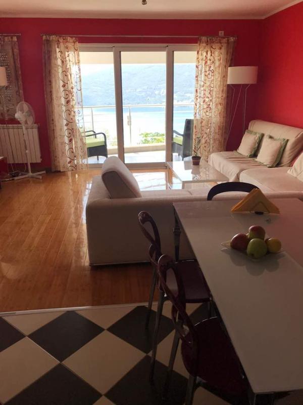 Apartment for sale with sea view in Herceg Novi.