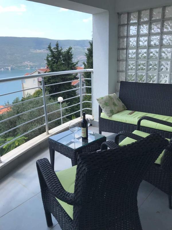 Apartment for sale with sea view in Herceg Novi.