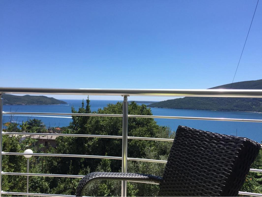 Apartment for sale with sea view in Herceg Novi.