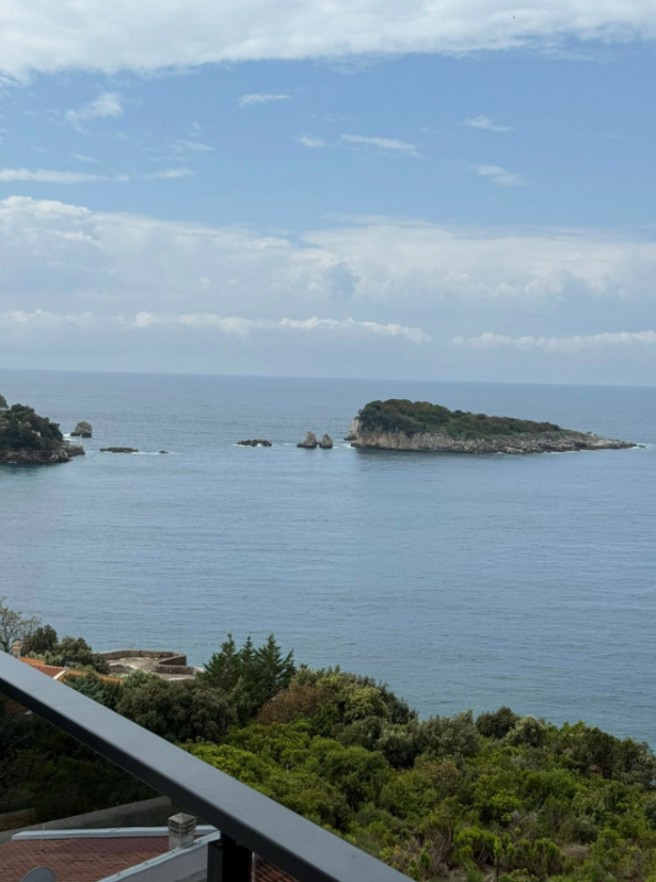 Apartment with sea view for sale in Utjeha.