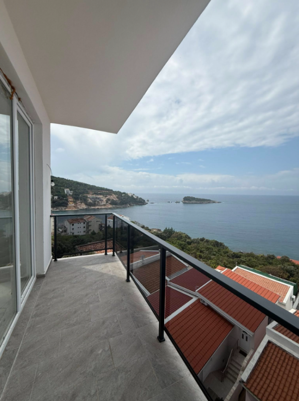 Apartment with sea view for sale in Utjeha.