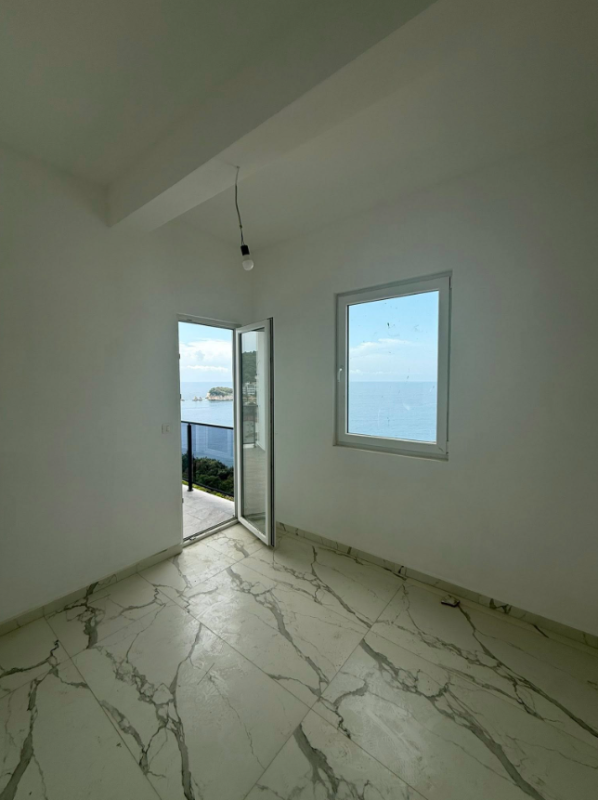 Apartment with sea view for sale in Utjeha.