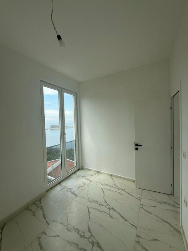 Apartment with sea view for sale in Utjeha.