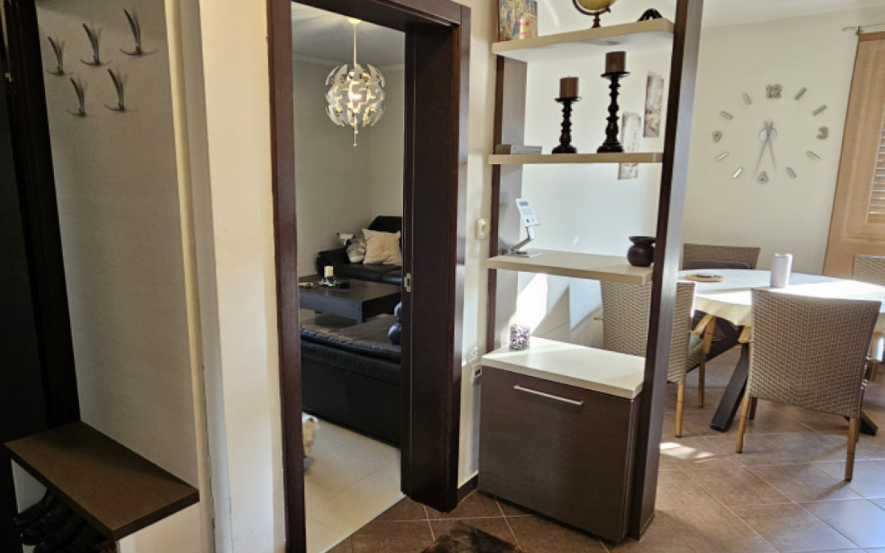 Apartment for sale with sea view in Igalo.