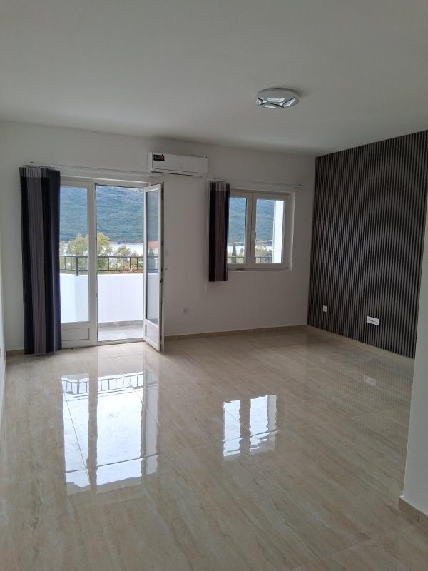Apartment for sale with sea view in Kumbor.