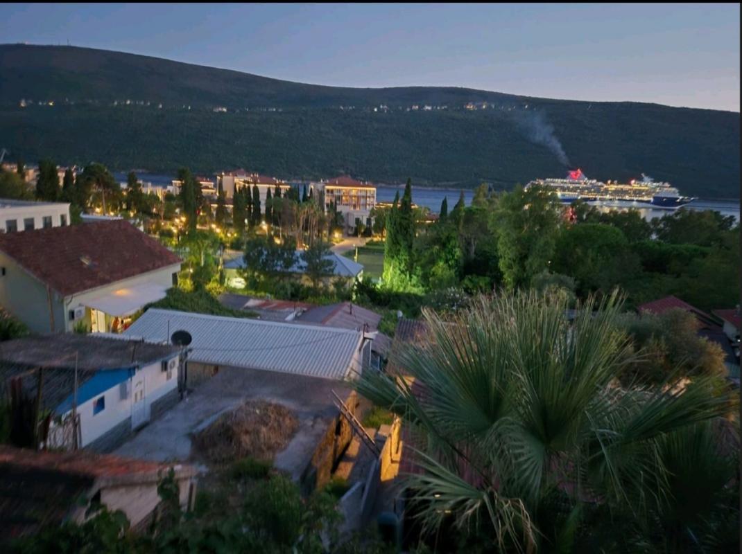 Apartment for sale with sea view in Kumbor.