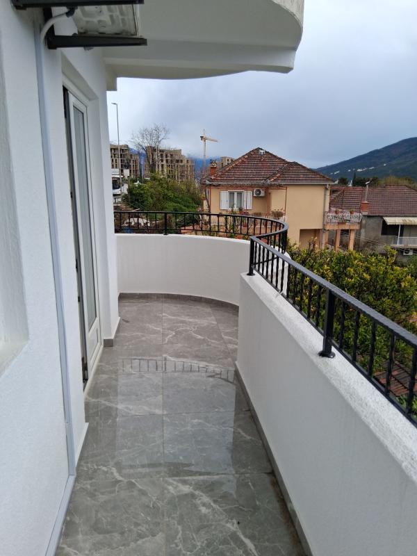 Apartment for sale with sea view in Kumbor.