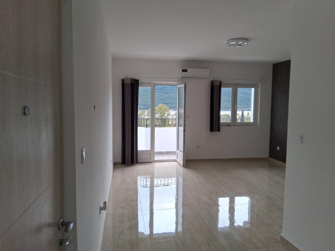 Apartment for sale with sea view in Kumbor.
