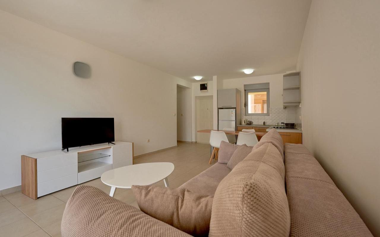 1-Zimmer-Apartment mit großer Terrasse, Petrovac