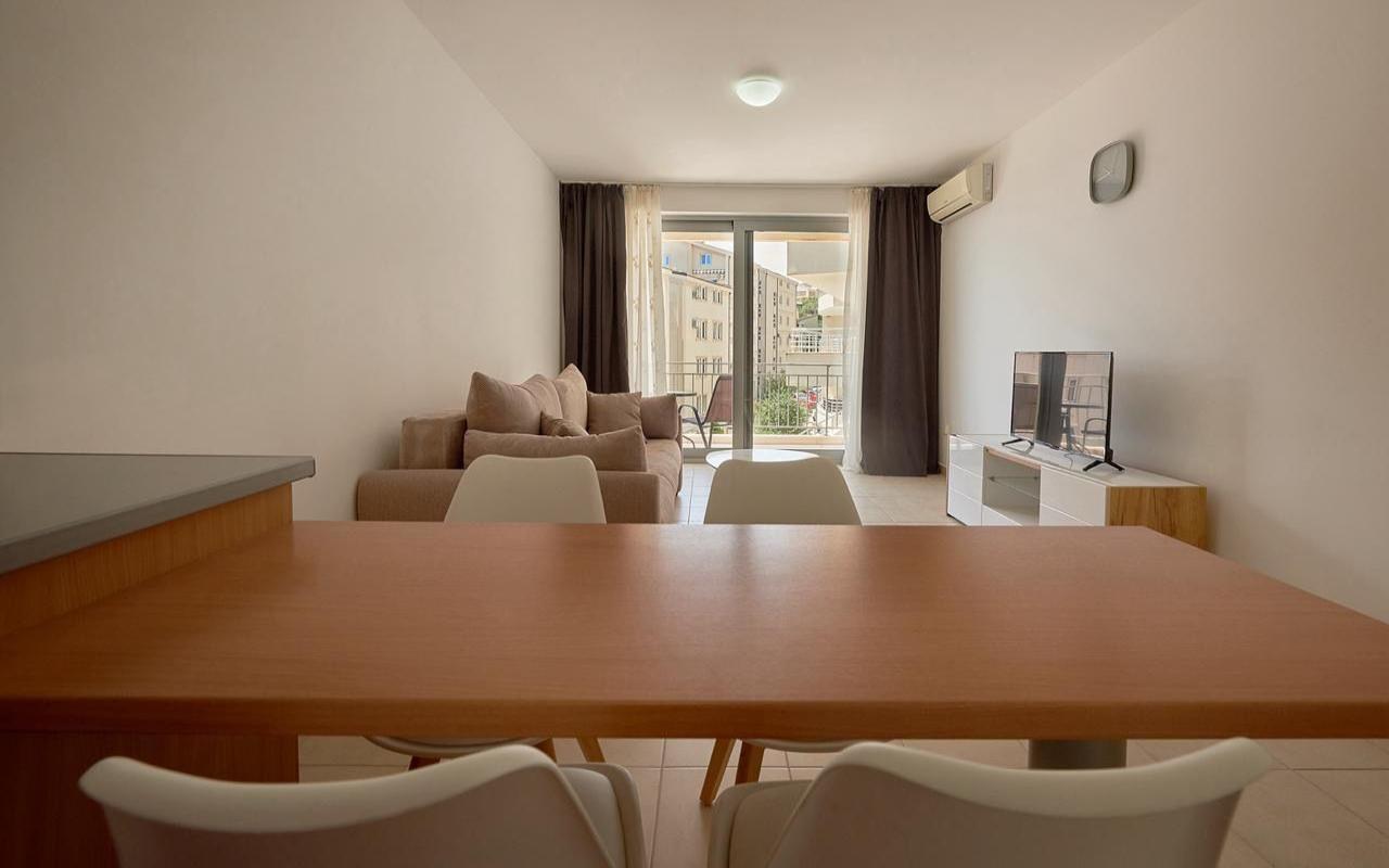 1-Zimmer-Apartment mit großer Terrasse, Petrovac