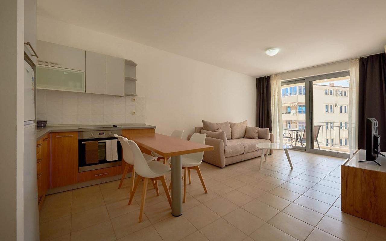 1-Zimmer-Apartment mit großer Terrasse, Petrovac