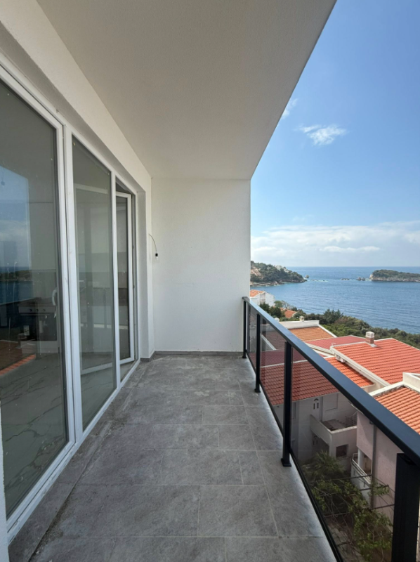 Apartment with sea view for sale in Utjeha.