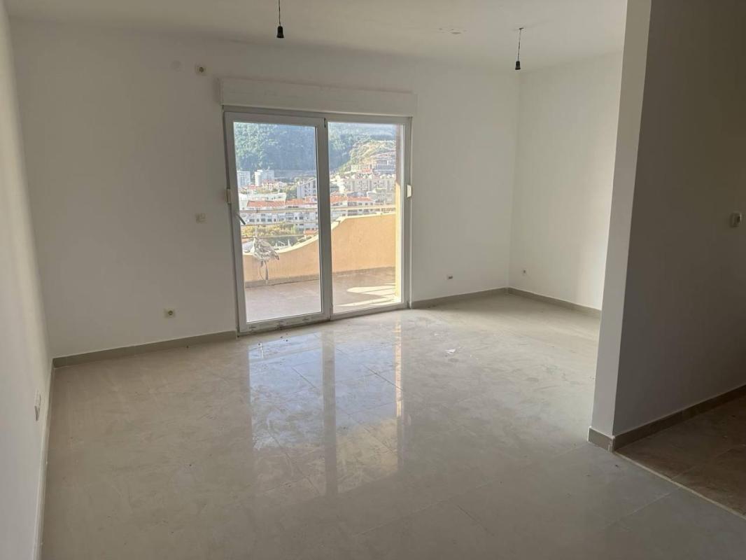 One bedroom apartment with sea view.