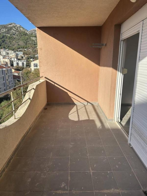 One bedroom apartment with sea view.