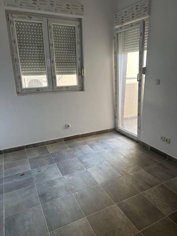 One bedroom apartment with sea view.