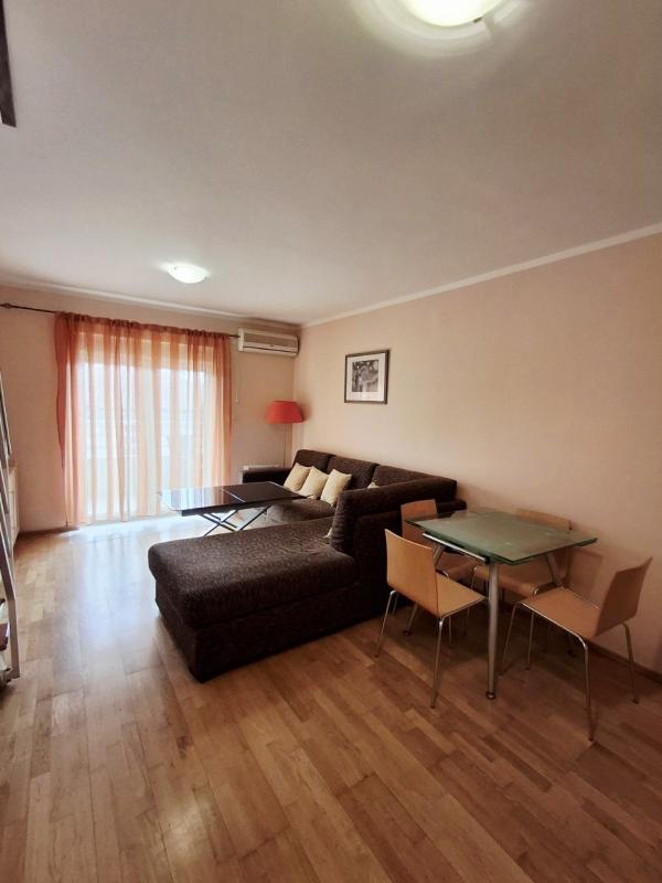 Geräumiges Duplex-Apartment in Budva (Becici) zu verkaufen