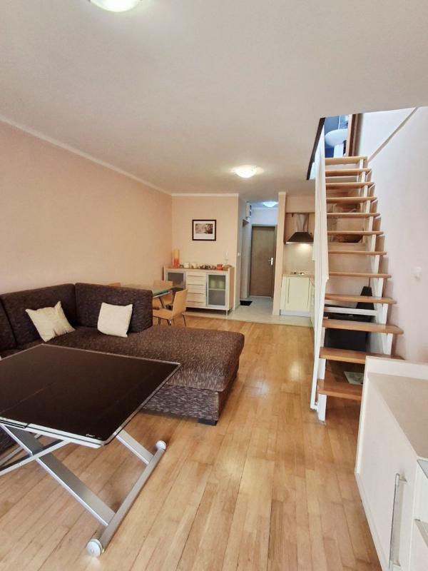 Geräumiges Duplex-Apartment in Budva (Becici) zu verkaufen