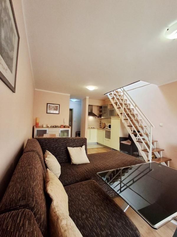 Geräumiges Duplex-Apartment in Budva (Becici) zu verkaufen
