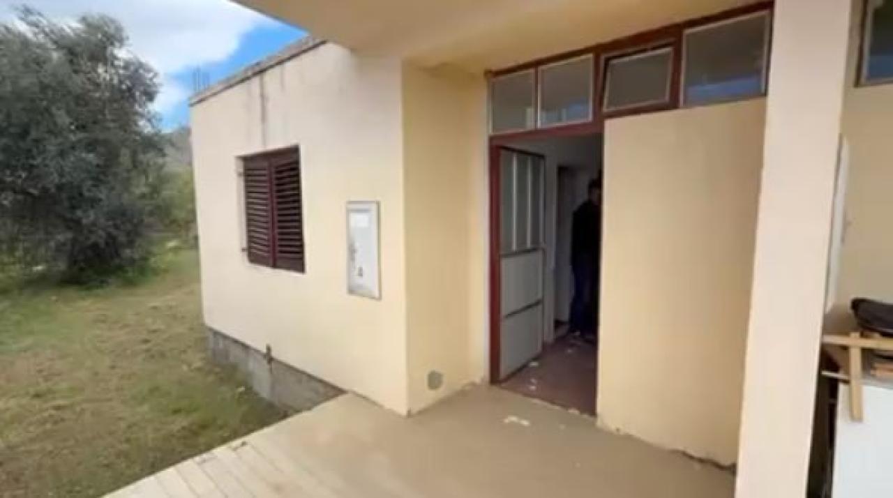 2 bedroom apartment for sale in Sutomore with garden share