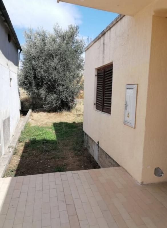 2 bedroom apartment for sale in Sutomore with garden share