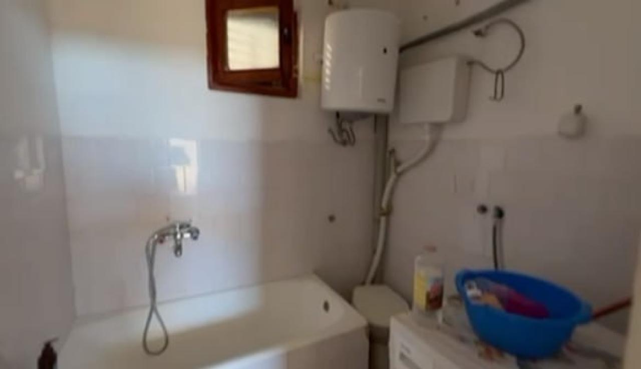 2 bedroom apartment for sale in Sutomore with garden share