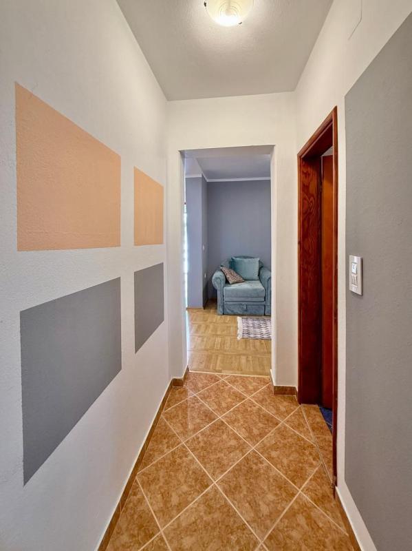 Renovierte Einzimmerwohnung mit Meerblickterrasse in Petrovac