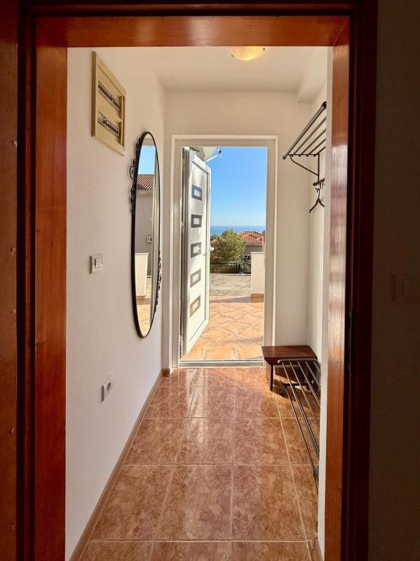 Renovierte Einzimmerwohnung mit Meerblickterrasse in Petrovac