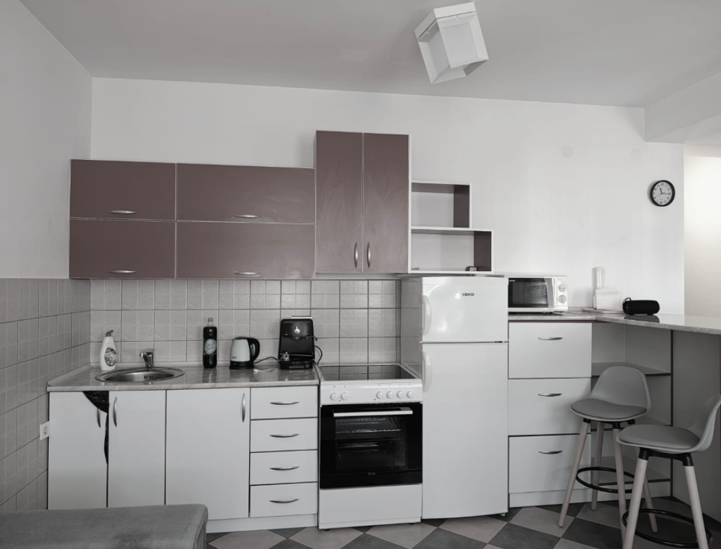 Helle 1-Zimmer-Wohnung mit zwei Balkonen und Bergblick