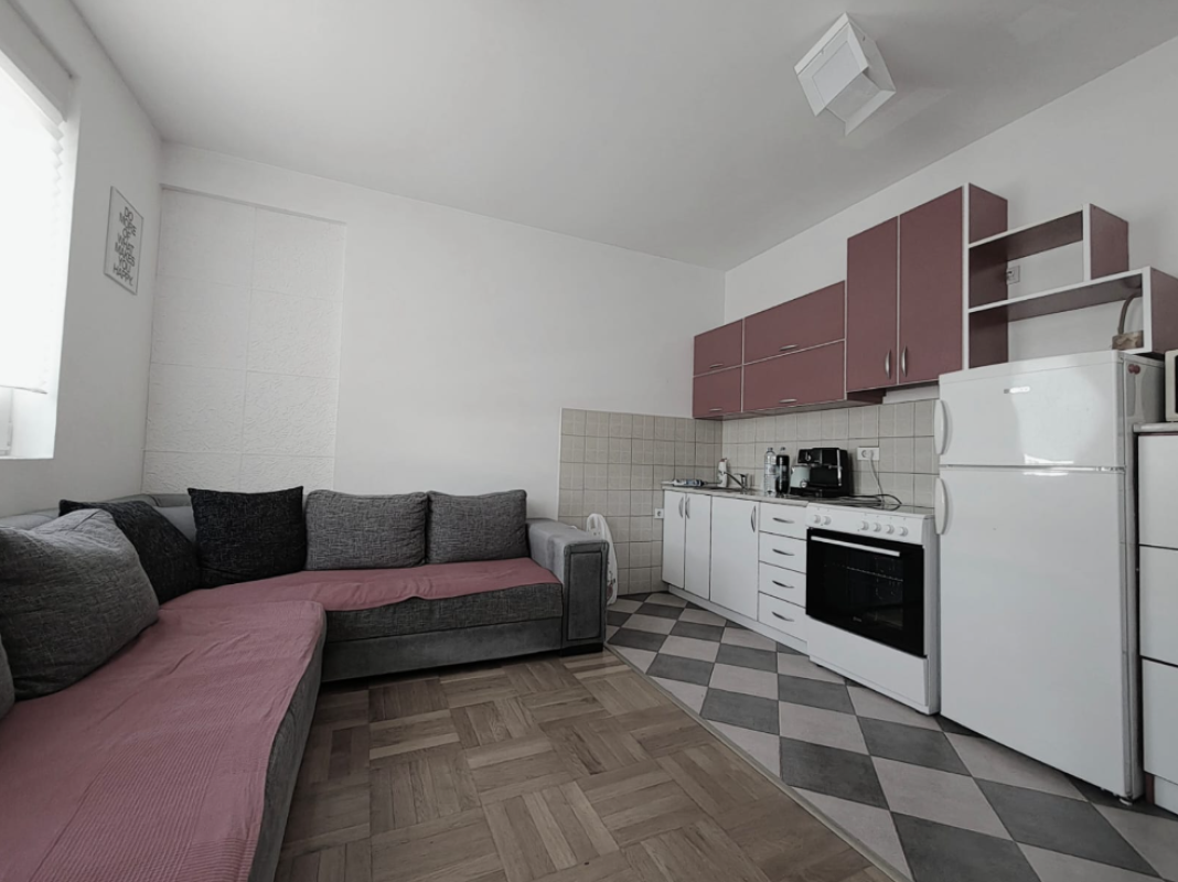 Helle 1-Zimmer-Wohnung mit zwei Balkonen und Bergblick