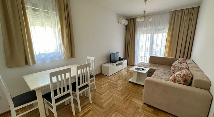 Two-bedroom apartment for rent in Budva, Maslina
