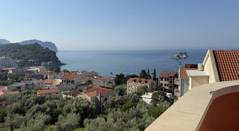 Two-bedroom apartment for sale in Petrovac with sea view