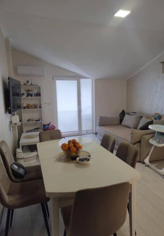 Top-Floor Furnished Attic Apartment with Sea View in Igalo
