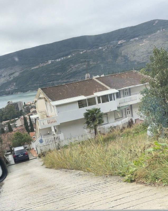 Top-Floor Furnished Attic Apartment with Sea View in Igalo