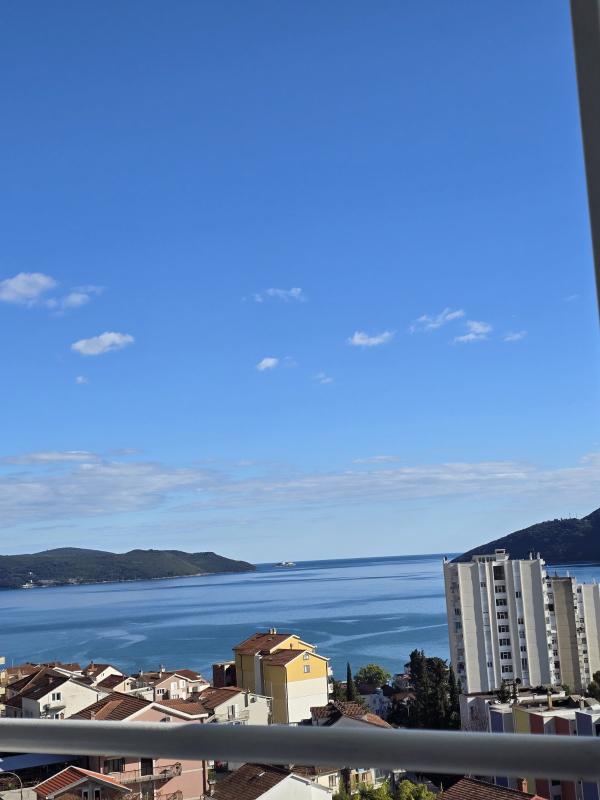 Top-Floor Furnished Attic Apartment with Sea View in Igalo