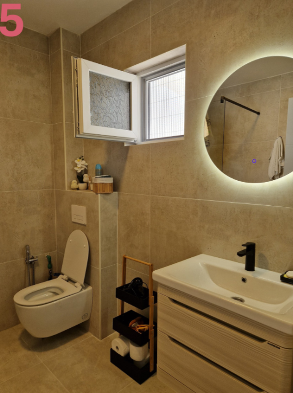 Renovated 3-Bedroom Apartment 200m from the Sea, Bar (Šušanj)