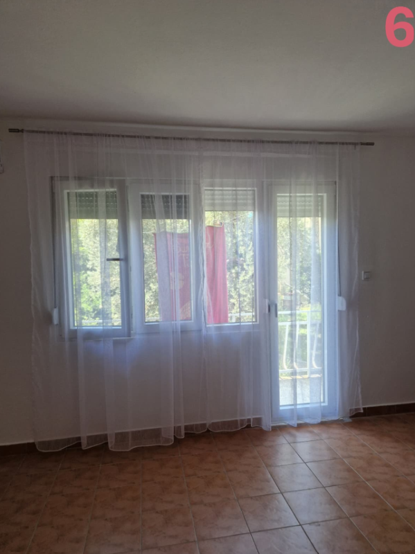 Renovated 3-Bedroom Apartment 200m from the Sea, Bar (Šušanj)