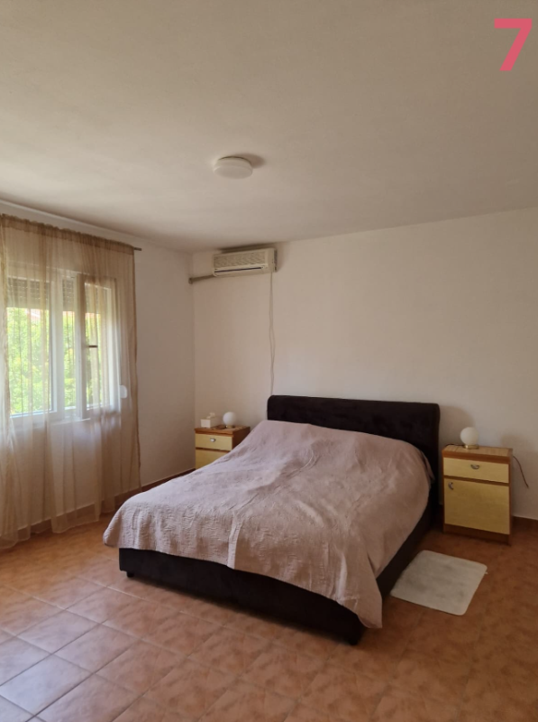 Renovated 3-Bedroom Apartment 200m from the Sea, Bar (Šušanj)