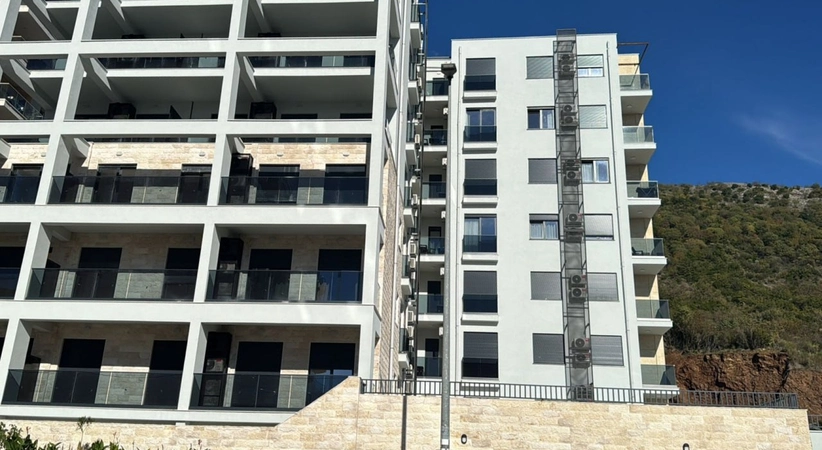 Prodaje se dvosoban stan u Bečićima, 61m²